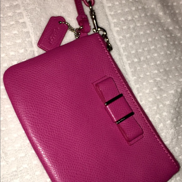 NWOT Pretty in Pink Coach Wristlet. Cute pink bow. - Picture 7 of 7